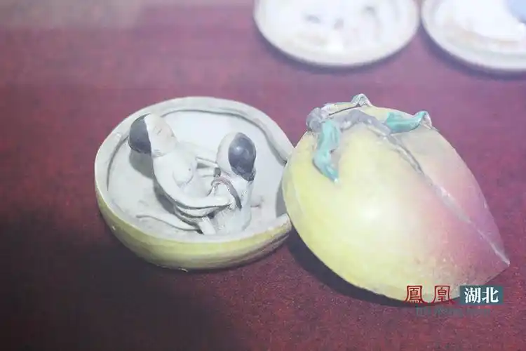 凤凰湖北探访武汉达临性学博物馆:古代性器具一应俱全