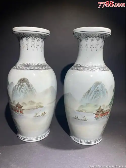 创汇时期景德镇出口瓷瓶一对