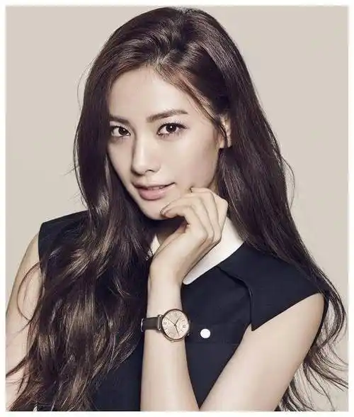 最美面孔100人榜单,连续两年成功登顶冠_年度_身材_脸蛋