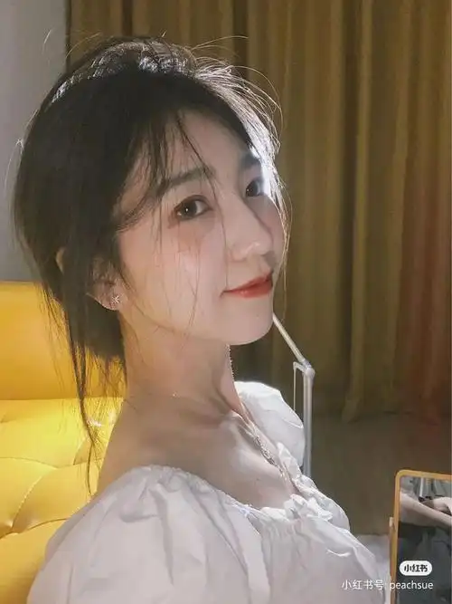 女生千万别在朋友圈发这种自拍我怕你的点赞会爆掉