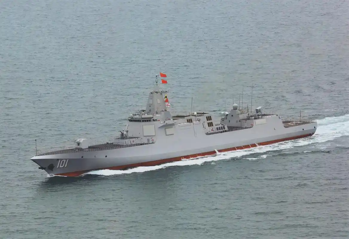 055型驱逐舰首舰"南昌舰"