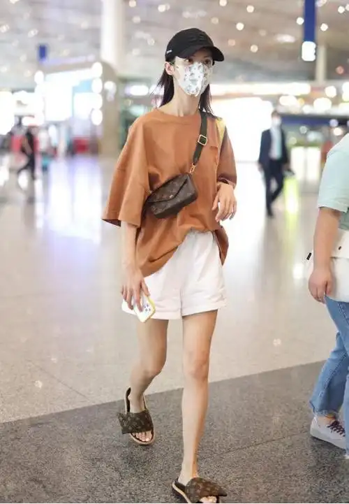 金晨"随便穿穿"也好有气质,惬意舒适的穿搭设计不爱,让人羡慕