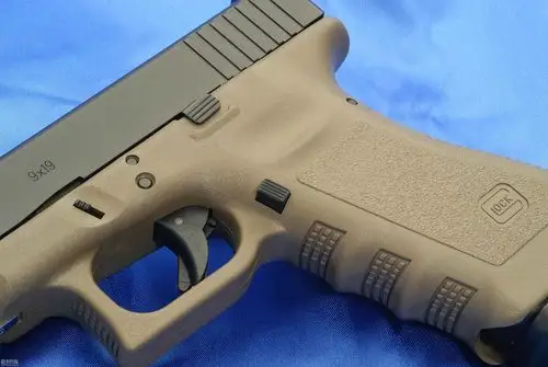 高清(3000x2008)26p—glock17