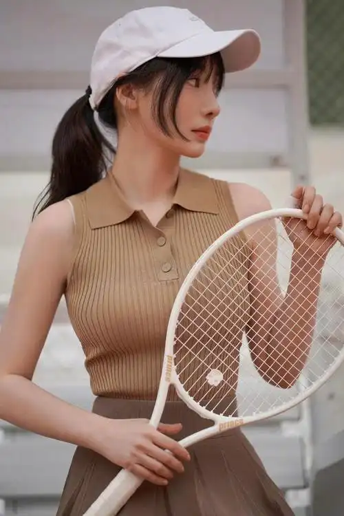 柳岩这个"网球少女"不仅是一个实力派女演员,同时还是网球手