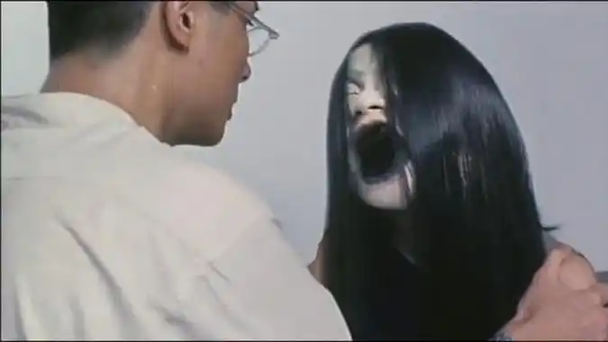 p>《山村老尸》是由寰宇电影公司于1999年拍摄发行的一部恐怖片.