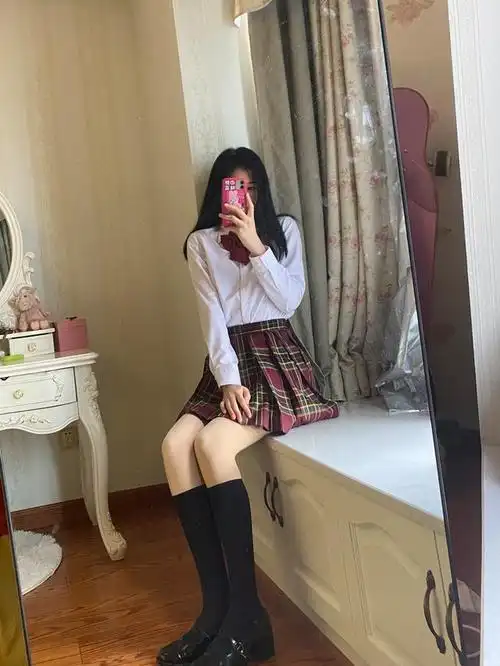 为什么不要用jk制服搭配光腿神器?原因其实很简单