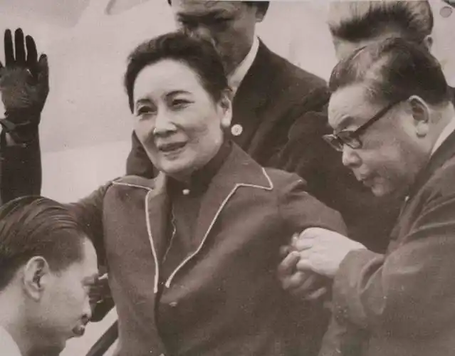 蒋介石有多风流?贴身秘书吐露真相:"白天干革命,晚上逛窑子"