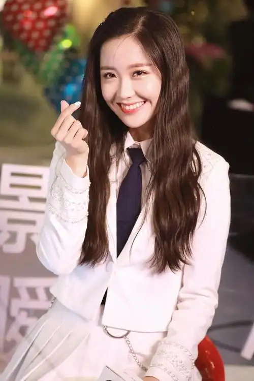 王艺瑾荣耀见面会主题曲直拍来了