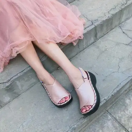 一席之地 正品2020夏季新款纯皮胖脚丫魔术贴厚底休闲舒适女凉鞋