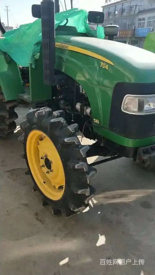 出售约翰迪尔704拖拉机,准新车