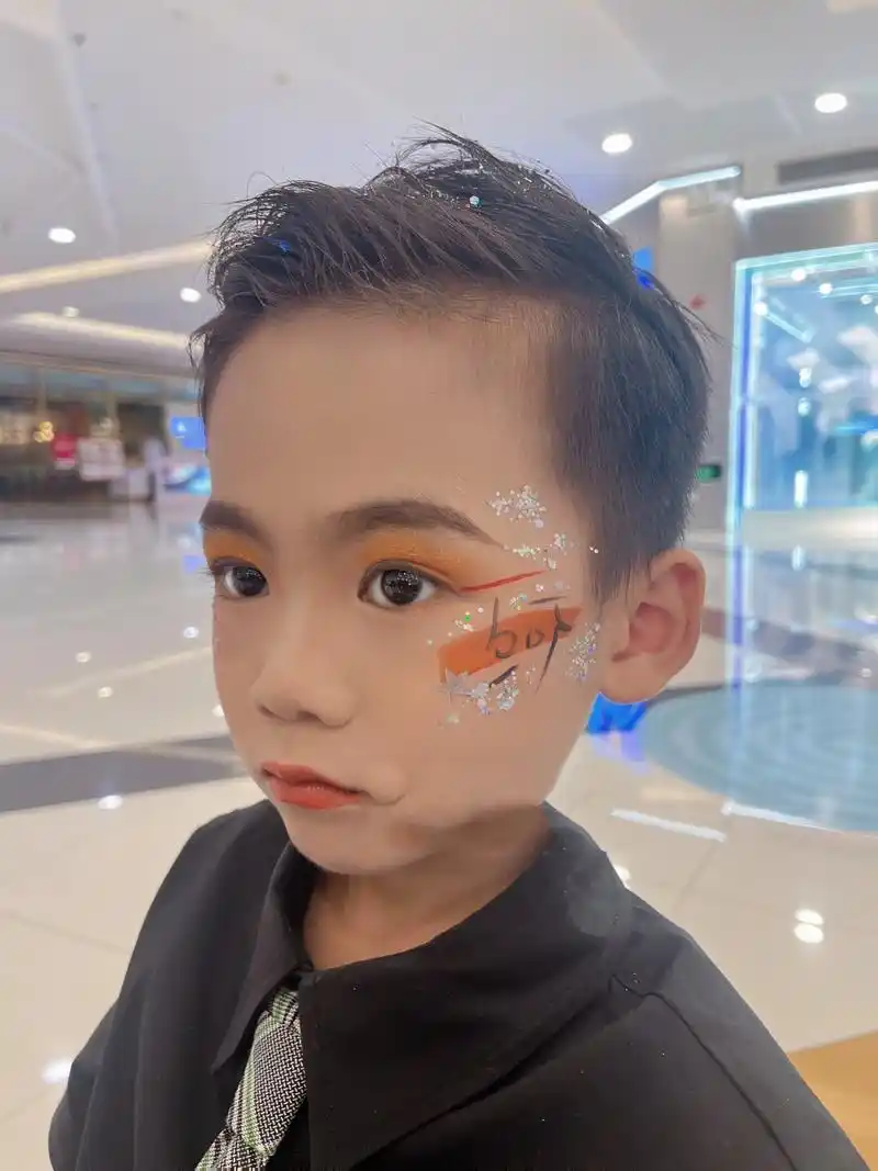 儿童舞台妆~男生女生酷酷的妆容 儿童毕业季妆容…酷酷儿童舞台妆
