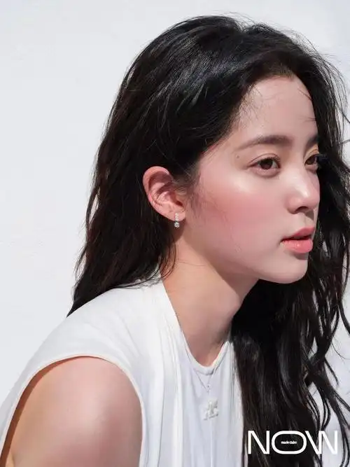 欧阳娜娜xchaumet出镜嘉人now封面