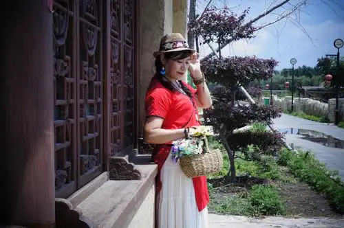 新民小草原上,锡伯古镇的女人(19.6.30)