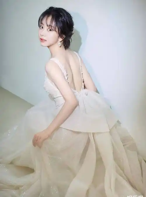 国剧盛典明星造型盘点,关晓彤甜美谭松韵优雅,男星像是找不同_选择了