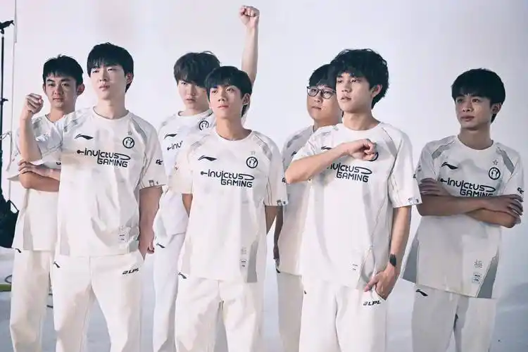 ig战胜up引发粉丝热议:下路选手表现一般,经理回应轮换质疑_战队_ahn