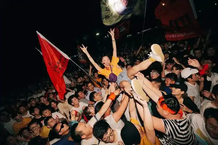 伪摇称霸咸猪手扎堆当音乐节成为大型装13现场你还会去吗