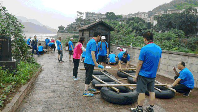 69000米润药人重走四渡赤水长征路