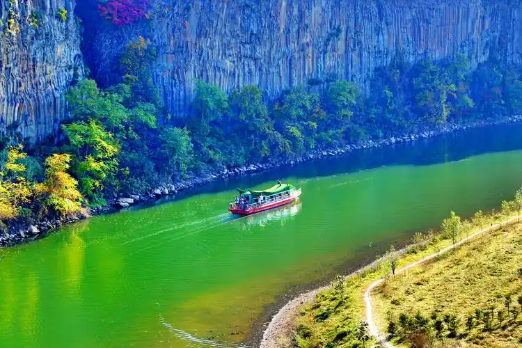 宽甸玄武湖风光