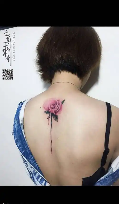 玫瑰纹身图片_成品背部清新植物静物纹身图案