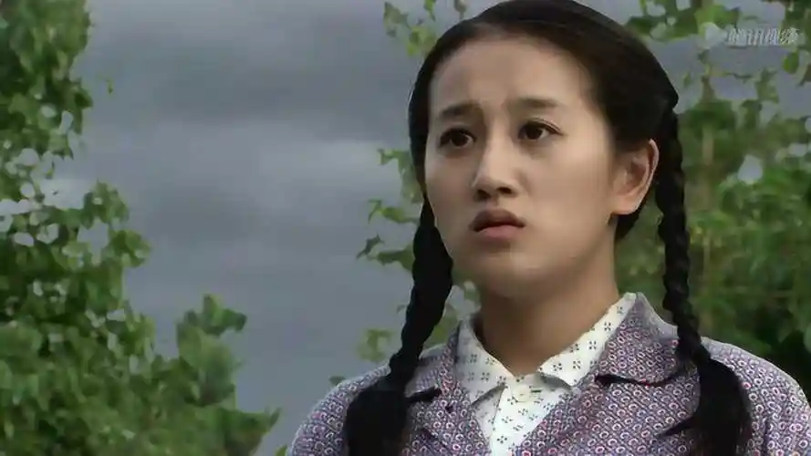 穷孩子富孩子多亏了好心太太老板终于同意了让燕子三人住在农庄