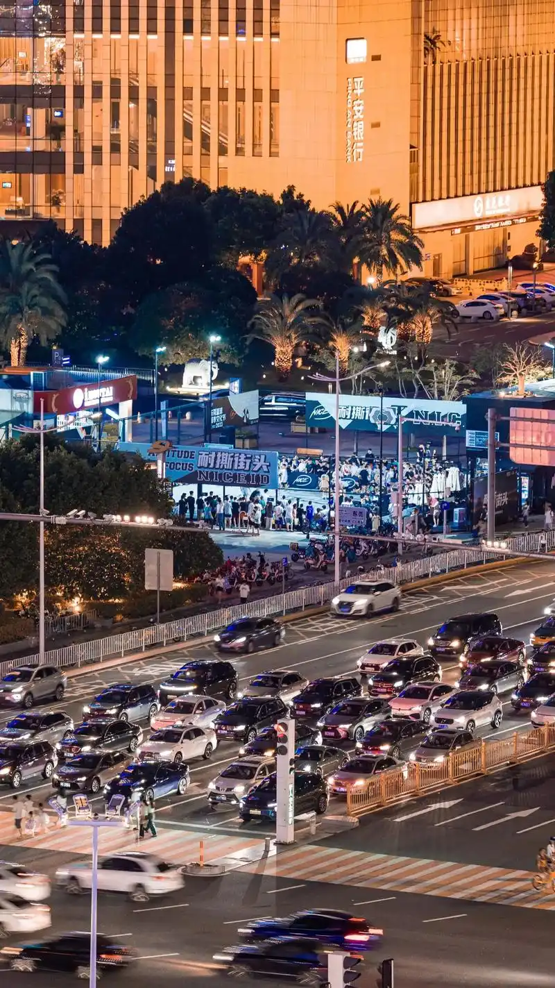 夜幕下的东莞鸿福路#东莞 #鸿福路 #城市的夜晚 #夜景 # - 抖音