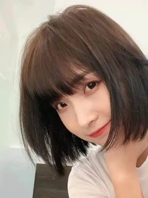 中短发女孩图片2021(女孩中短发图片女2021最新款)