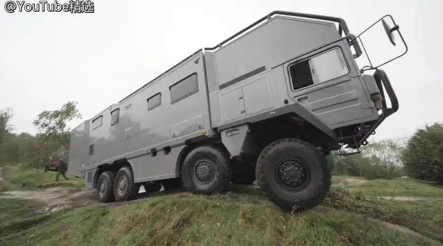 体验硬核"末日房车"