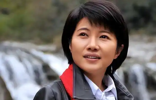 颜丙燕:一生不接广告,不炒作绯闻,与李乃文意难平,50岁未婚