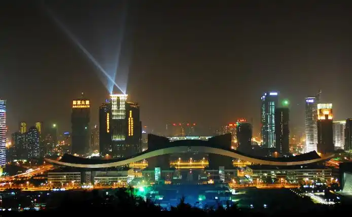 一,深圳华侨城洲际大酒店,二,深圳瑞吉酒店,三,深圳福田大中华喜来登