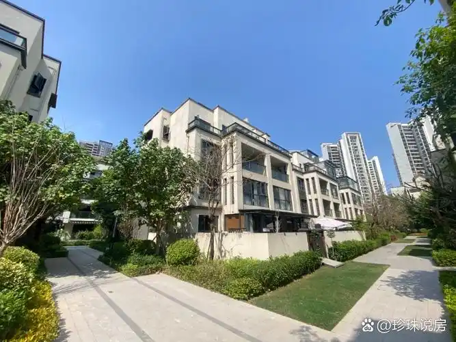 新力城二期叠墅下叠中间位,目前在售最 便宜的一套,业主血亏60万急售