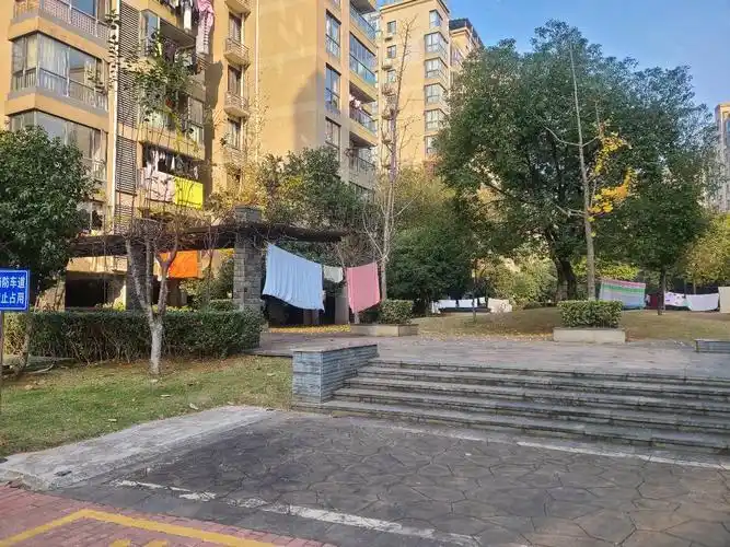 金城高尔夫一期边套清爽装修带车库看房随时方便