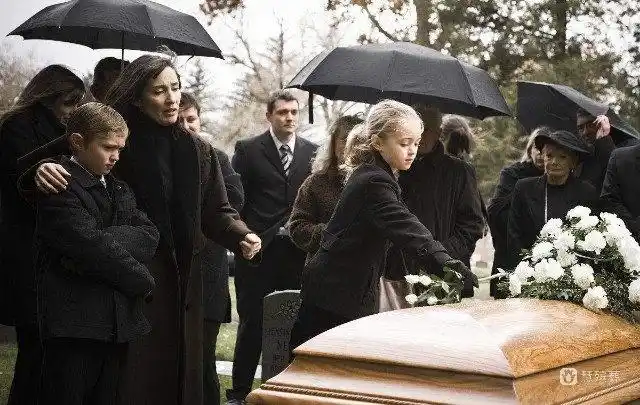 纪念仪式通常也称为葬礼,一般由逝者,或者逝者亲友所在教堂,或所信仰