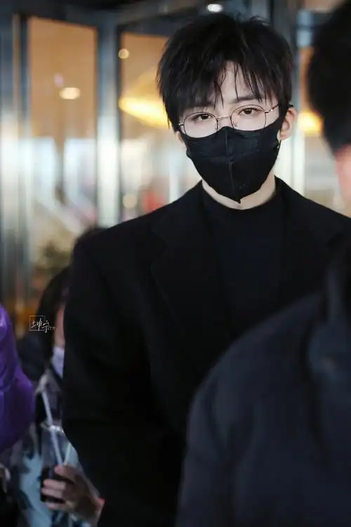 一切顺利all black实在太帅了@摩登兄弟刘宇宁#刘宇宁龙年央视春晚第