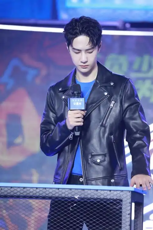 200919安慕希南宁见面会uniq王一博生图未修crlogo