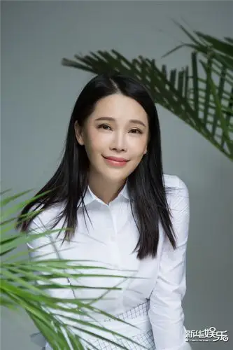 新华娱乐六月公益之星孔维 如阳光般温暖