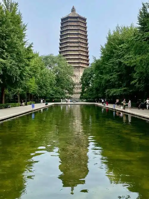 玲珑公园玲珑公园里有座玲珑塔