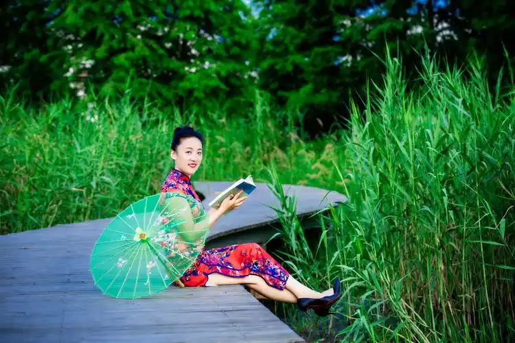 城北湿地公园旗袍美女 - 美篇
