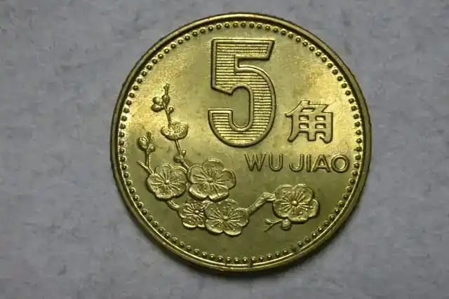 在老三花硬币中,梅花五角硬币的人气是特别高的,它们就算是普通的硬币