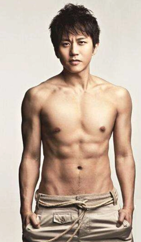 邓超肌肉给77分,郑恺肌肉给88分,而他的肌肉给177分都嫌少!