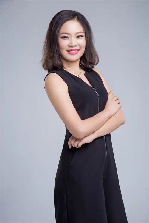 商务摄影形象照10种女性经典拍照姿势pose,一看就会!