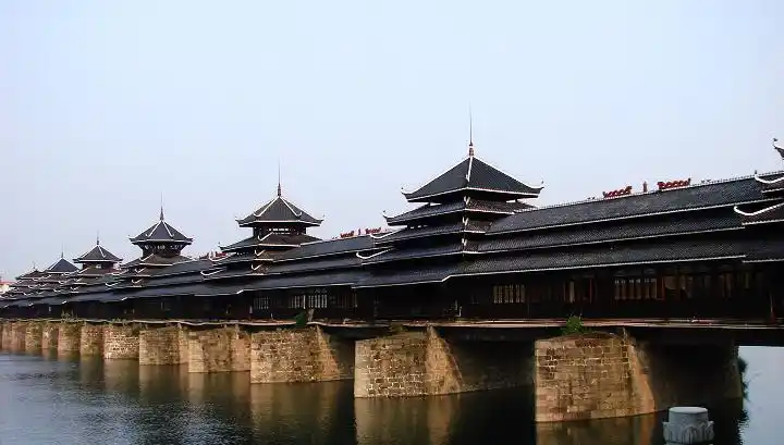 侗乡芷江风雨桥