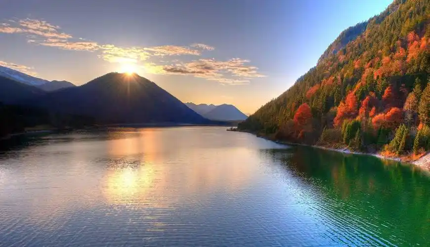 在这个充满希望的新年里,有三大生肖注定会在2024年迎来好运,他们将在