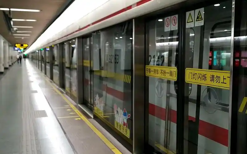 【上海地铁】上海地铁1号线老老八103上行人民广场站发车_哔哩哔哩