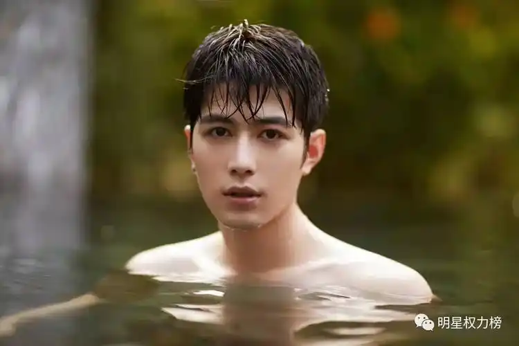 深夜放毒!鹿晗李易峰陈学冬黄景瑜的沐浴图你们还招架的住吗?