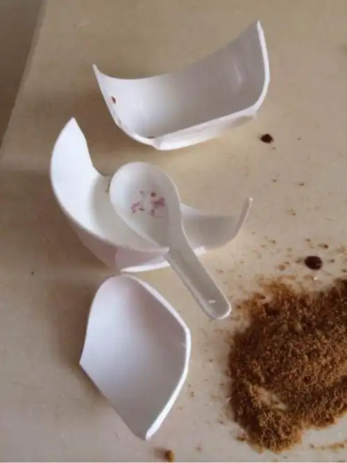 大婶打碎饭店一只碗经理不依不饶,来了一车人,才知大婶身份|大婶|经理