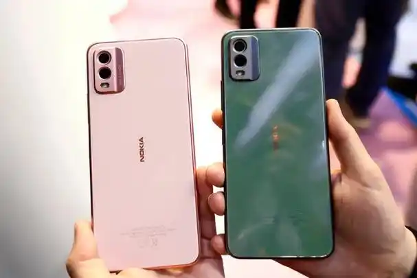 并开始生产和销售诺基亚品牌的智能手机和功能