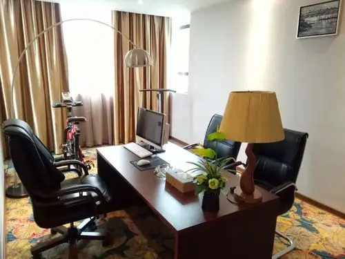 行政套房的办公室及健身房