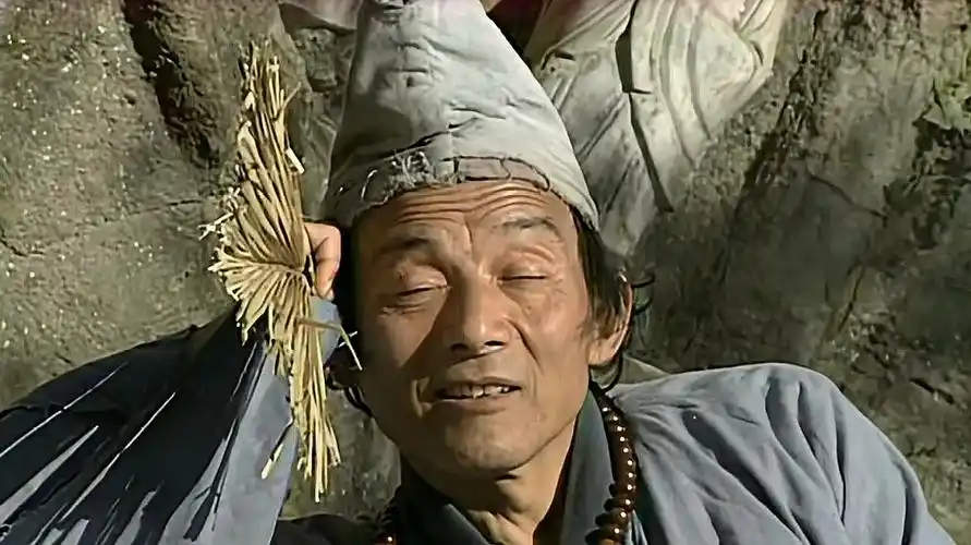 济公游记:天不下雨连年大旱,愁坏了卖伞的,乐坏了卖扇的!