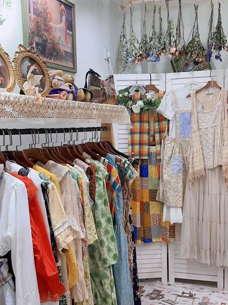 西安探店|西安少女芭比风格古着店.西安的一家宝藏小店,各种美 - 抖音
