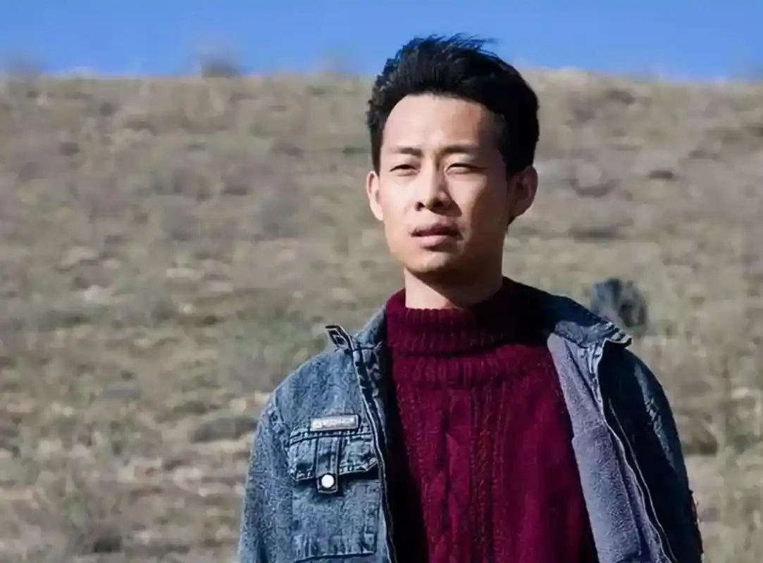 影帝张译的初恋女友出车祸成了植物人,张译守了她10年.